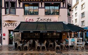 Les Inities